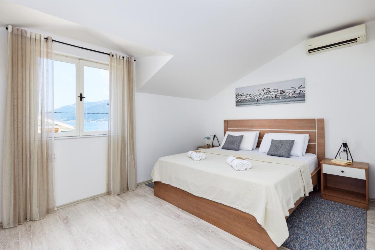 Waikiki Beach House Villa Tivat Exterior foto