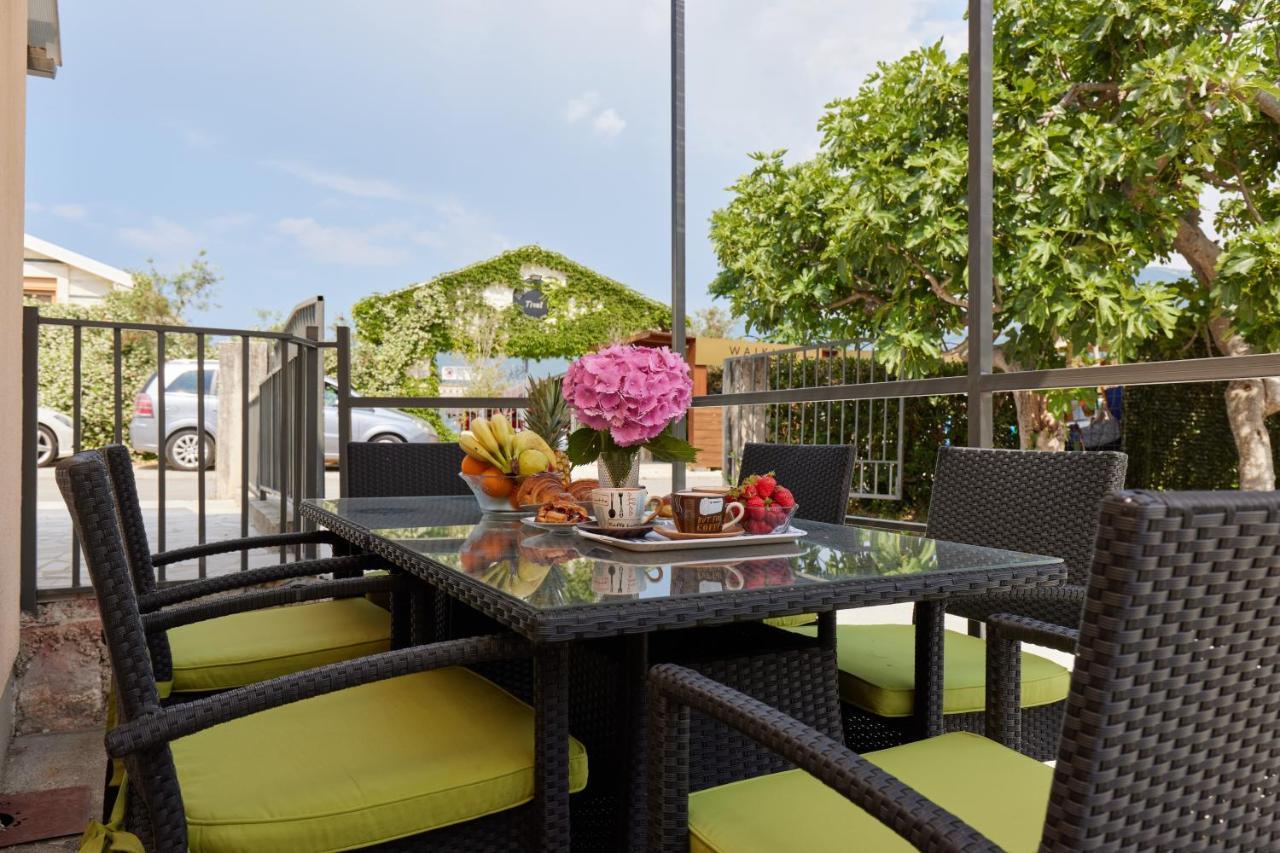 Waikiki Beach House Villa Tivat Exterior foto